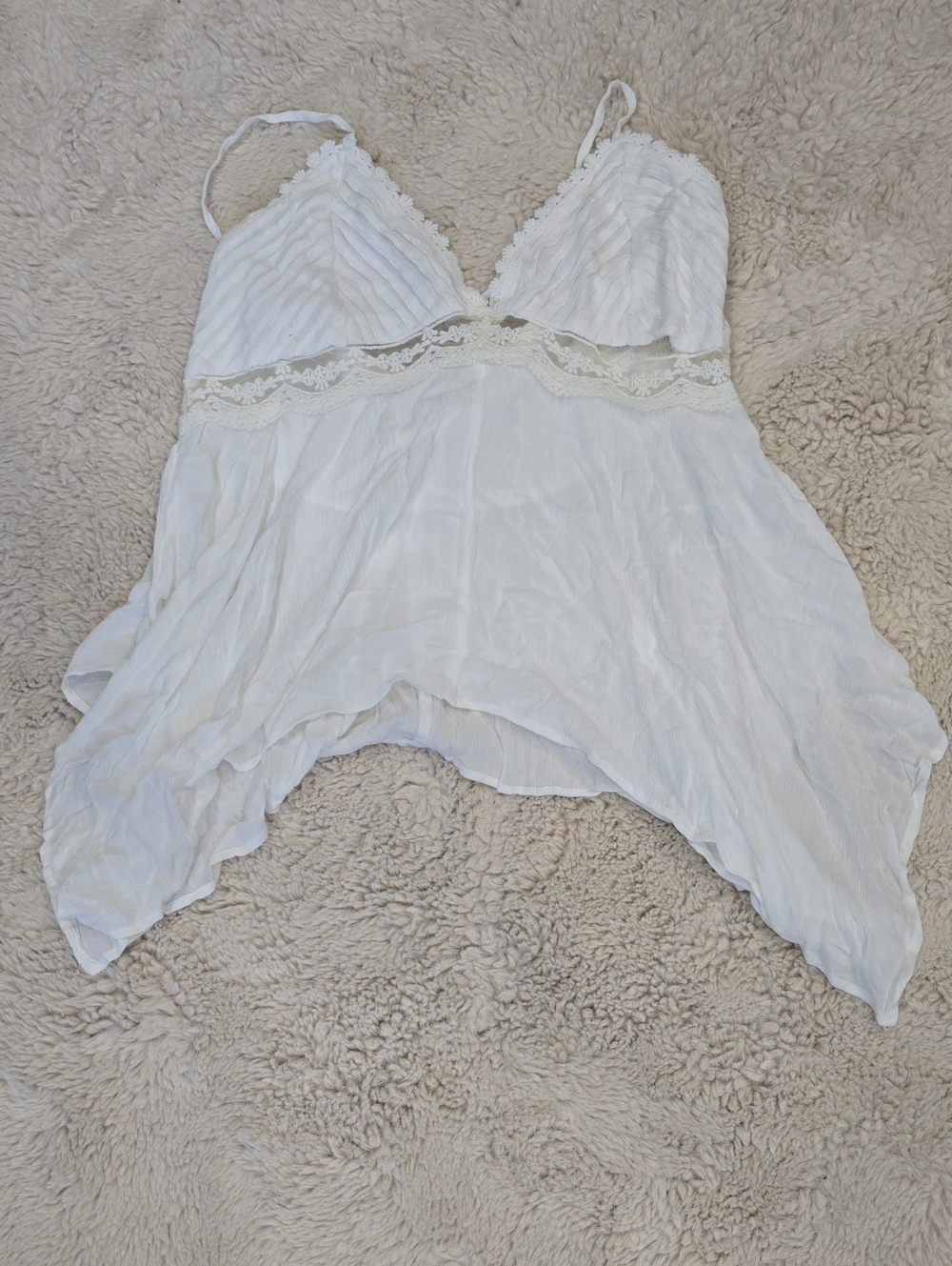Kimchi Blue White Lace-Trim Handkerchief Hem Cami